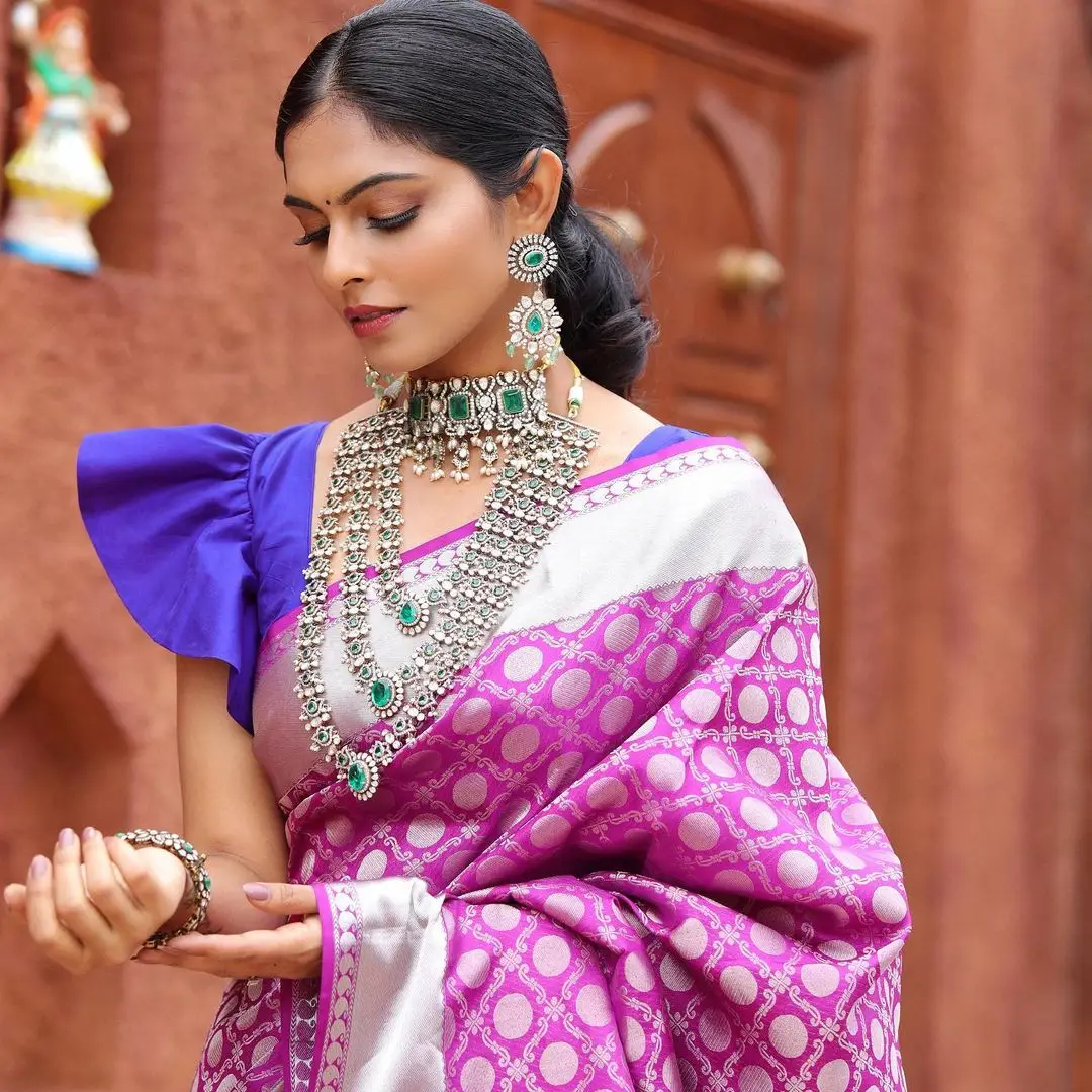 TOLLYWOOD ACTRESS MOUNIKA REDDY STILLS IN BLUE SAREE 6